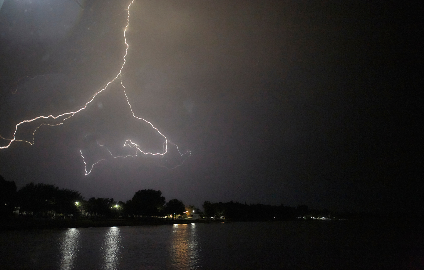 Η χώρα στη δίνη της κακοκαιρίας: Πορεία των φαινομένων – 112 σε Μακεδονία, Θράκη και Λήμνο