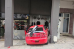 Λαμία: Όχημα «εισέβαλε» σε μαγαζί στο κέντρο της πόλης
