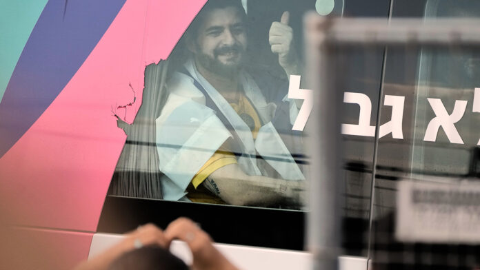Η Ευρωπαϊκή Ένωση επαινεί την απελευθέρωση των Ισραηλινών αιχμαλώτων από τη Χαμάς