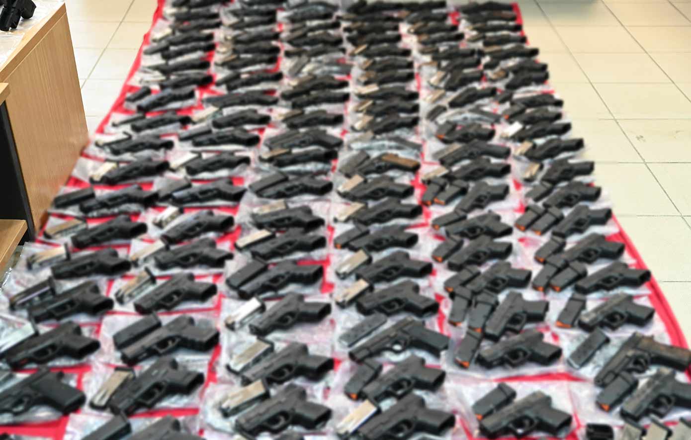 Οπλοστάσιο με προορισμό την Αθήνα εντοπίστηκε στην κατοχή 13 Τούρκων συλληφθέντων στον Έβρο