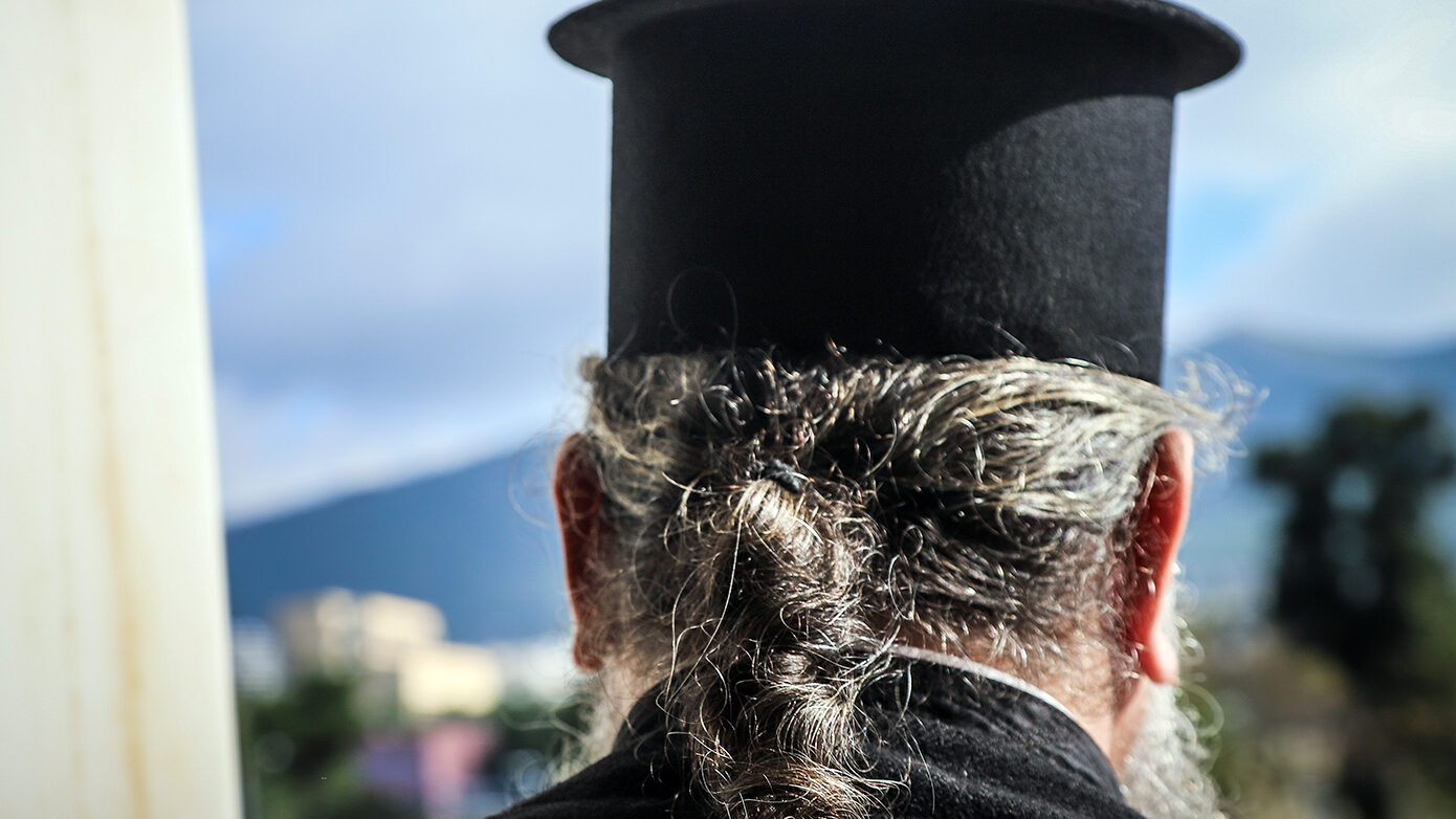 Ιερέας εξαπάτησε ηλικιωμένο στην Καβάλα αρπάζοντάς του 400.000 ευρώ