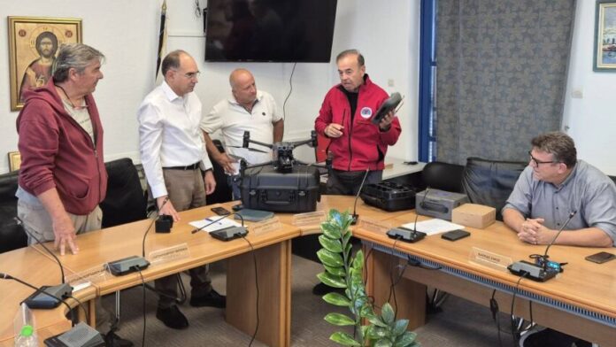 Η Περιφέρεια Αττικής παραδίδει drone από τον Δήμο Πάρου στην Ελληνική Ομάδα Διάσωσης