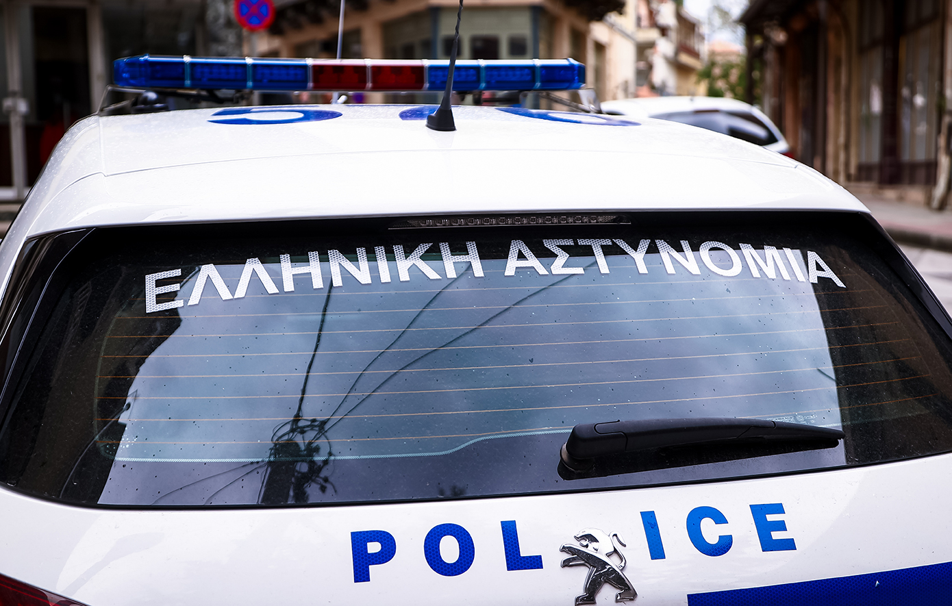 Βία στην Κερατέα: 31χρονη μαχαίρωσε τον 52χρονο σύντροφό της στο σπίτι τους