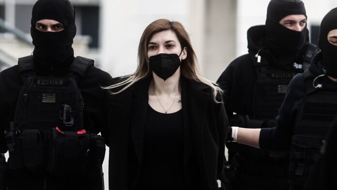 Η Ρούλα Πισπιρίγκου διαγνώστηκε με ερυθηματώδη λύκο – «Υποφέρει από έντονους πόνους, έχει χάσει περισσότερα από 30 κιλά»