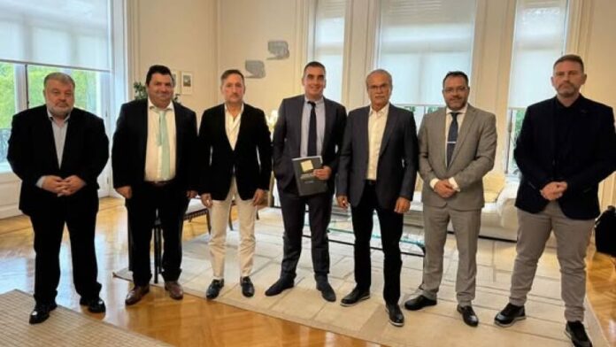 Ο Δήμαρχος Πλατανιά στη συνάντηση κορυφής υπό τον Πρωθυπουργό