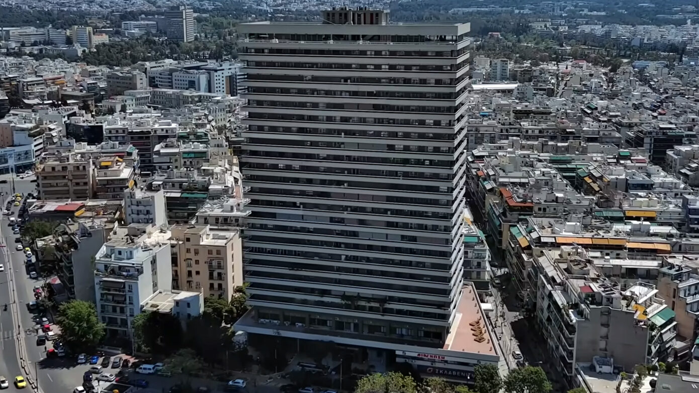 Τι δείχνει το προφίλ του άνδρα που πήδηξε στον θάνατο από τον πύργο «Απόλλων» – Είχε επισκεφτεί το καφέ μία μέρα πριν