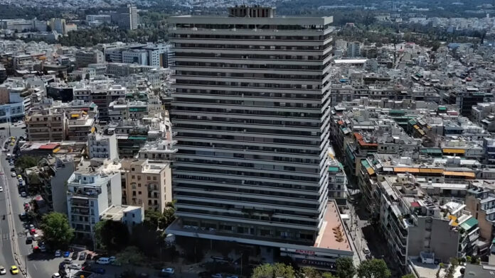 Τι δείχνει το προφίλ του άνδρα που πήδηξε στον θάνατο από τον πύργο «Απόλλων» – Είχε επισκεφτεί το καφέ μία μέρα πριν