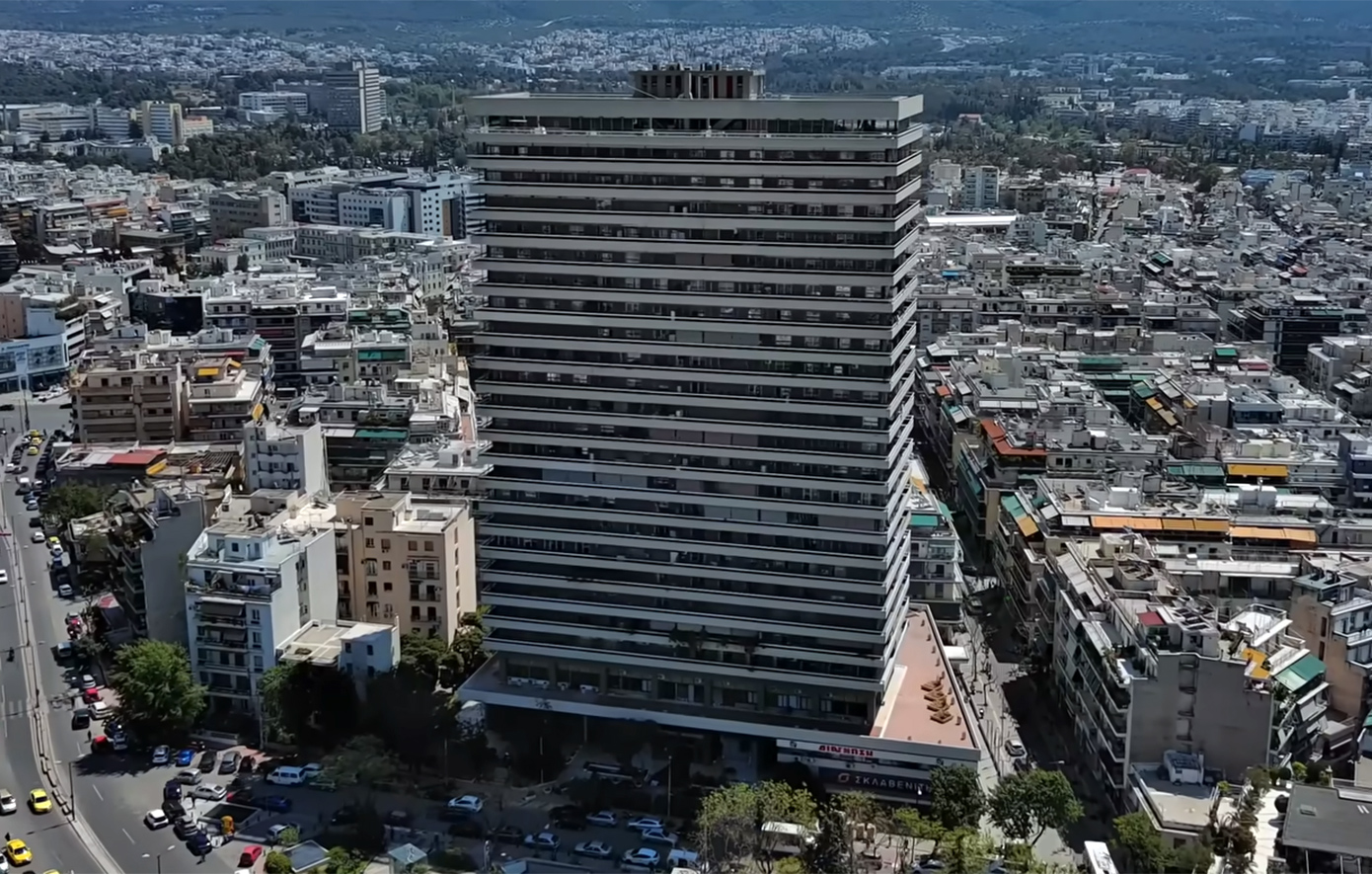 Τι δείχνει το προφίλ του άνδρα που πήδηξε στον θάνατο από τον πύργο «Απόλλων» – Είχε επισκεφτεί το καφέ μία μέρα πριν