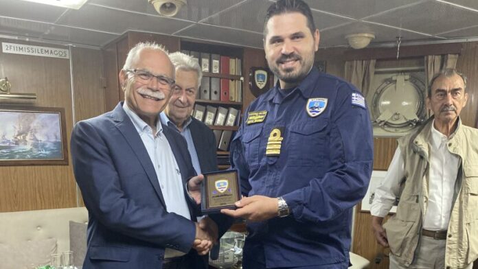 Ο Δήμαρχος Πύργου επισκέπτεται τα Πολεμικά Πλοία «Λήμνος» και «Ρίτσος» στο Κατάκολο