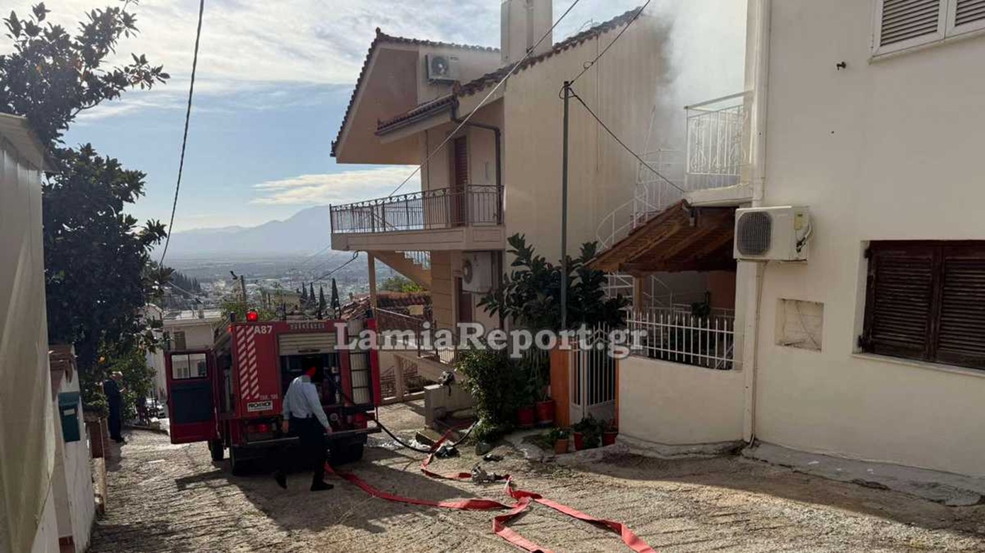 Φονική πυρκαγιά στη Λαμία με έναν νεκρό