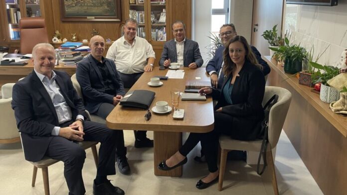 Σύσκεψη Δημάρχου Ρεθύμνης με αντιπροσωπεία Κυπριακών Αερογραμμών