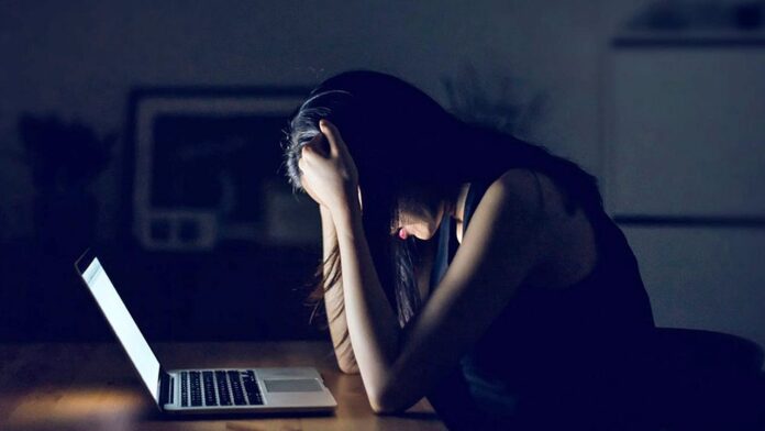 Γνωστός παρουσιαστής καταδικάστηκε για εκδικητική πορνογραφία – Υποχρεώθηκε σε αποζημίωση 10.000 ευρώ