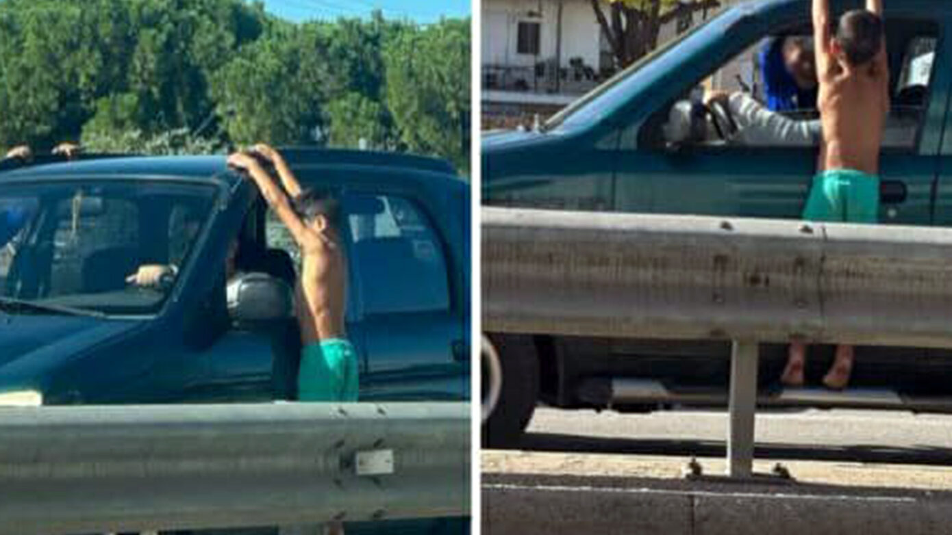 Παιδιά Ρομά κρέμονται από αυτοκίνητα σε διασταύρωση της Πάτρας προσπαθώντας να αποσπάσουν χρήματα από τους οδηγούς
