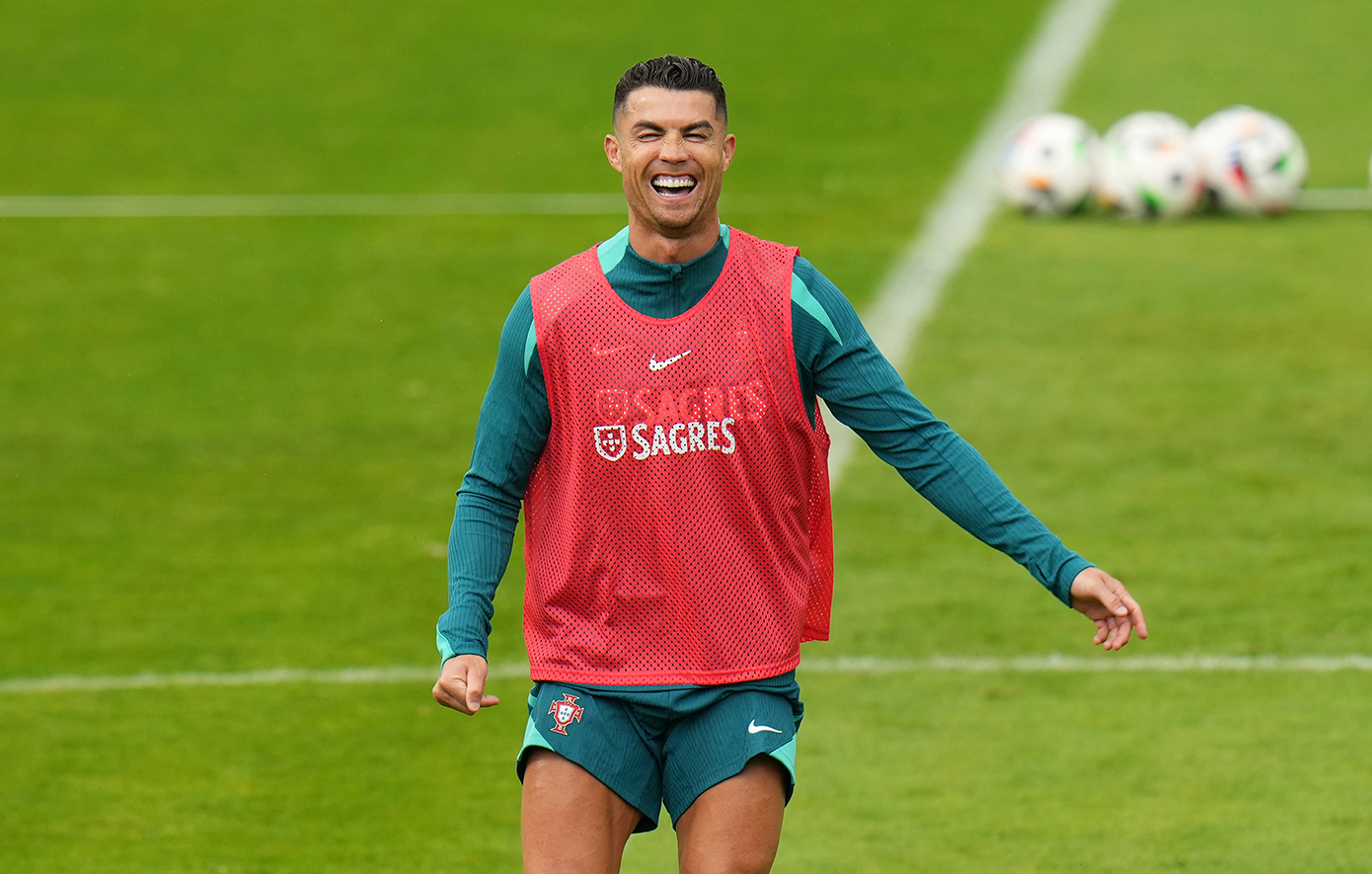 Ο Κριστιάνο Ρονάλντο αναδείχθηκε ως ο πρώτος δισεκατομμυριούχος ποδοσφαιριστής