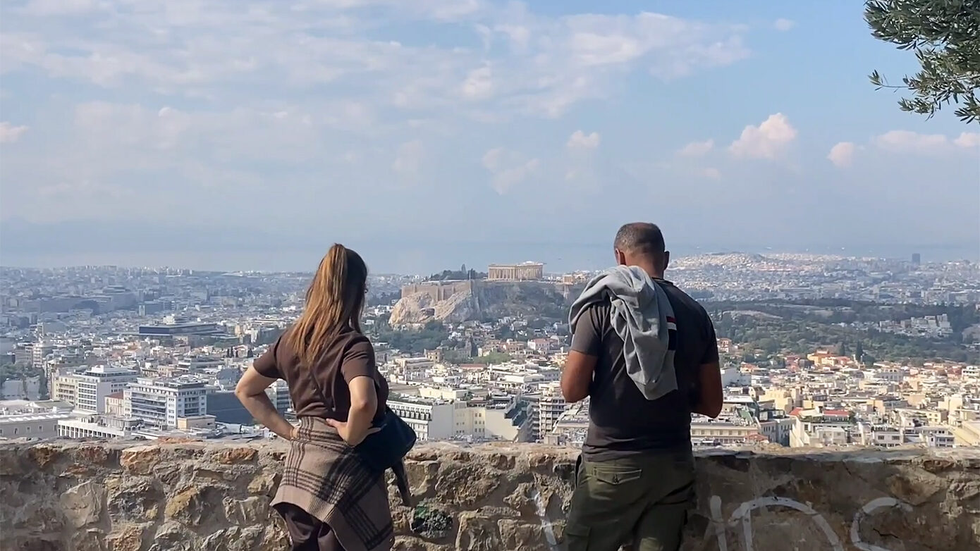 Οι σειρήνες αντήχησαν παντού στη χώρα