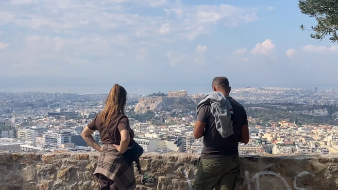 Οι σειρήνες αντήχησαν παντού στη χώρα