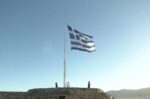 Σημαιοστολισμός στην Ακρόπολη για την 28η Οκτωβρίου – Κανονιοβολισμοί από τον Λυκαβηττό