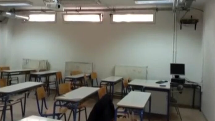 Μαθητές στον Εύοσμο κάνουν μάθημα σε υπόγεια, δίπλα σε λεβητοστάσια – «Οι συνθήκες είναι τριτοκοσμικές»
