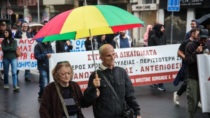 «Όχι στην 13ωρη εργασία-σκλαβιά»: Απεργιακές διαδηλώσεις και πορείες στο κέντρο της Θεσσαλονίκης