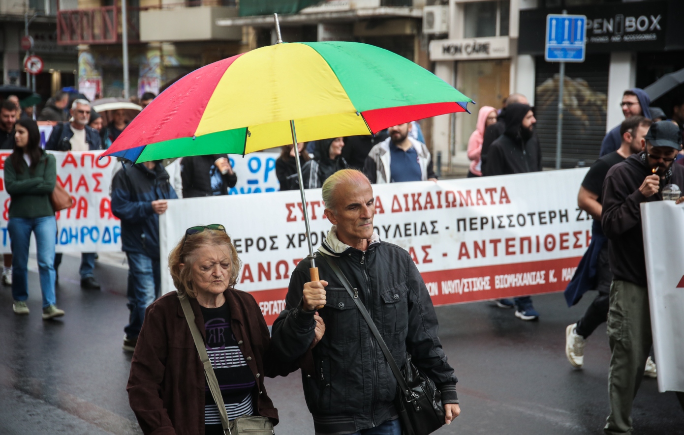 «Όχι στην 13ωρη εργασία-σκλαβιά»: Απεργιακές διαδηλώσεις και πορείες στο κέντρο της Θεσσαλονίκης