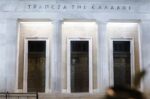 ΤτΕ: Μείωση επιτοκίων καταθέσεων και δανείων τον Αύγουστο