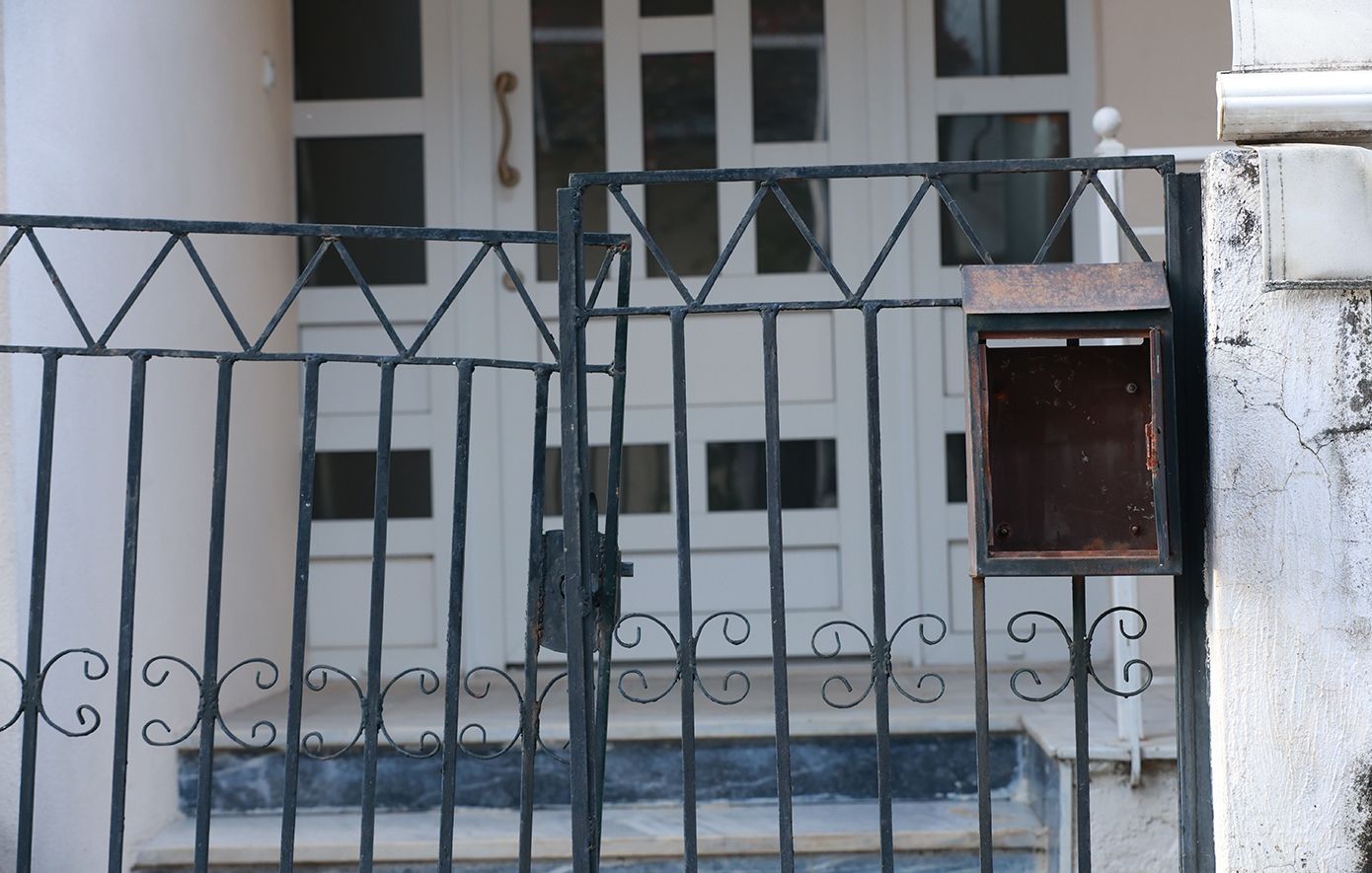 Σοκ από τη μητροκτονία στα Τρίκαλα: Θύμα εκφοβισμού ο 18χρονος λόγω διαζυγίου των γονιών του