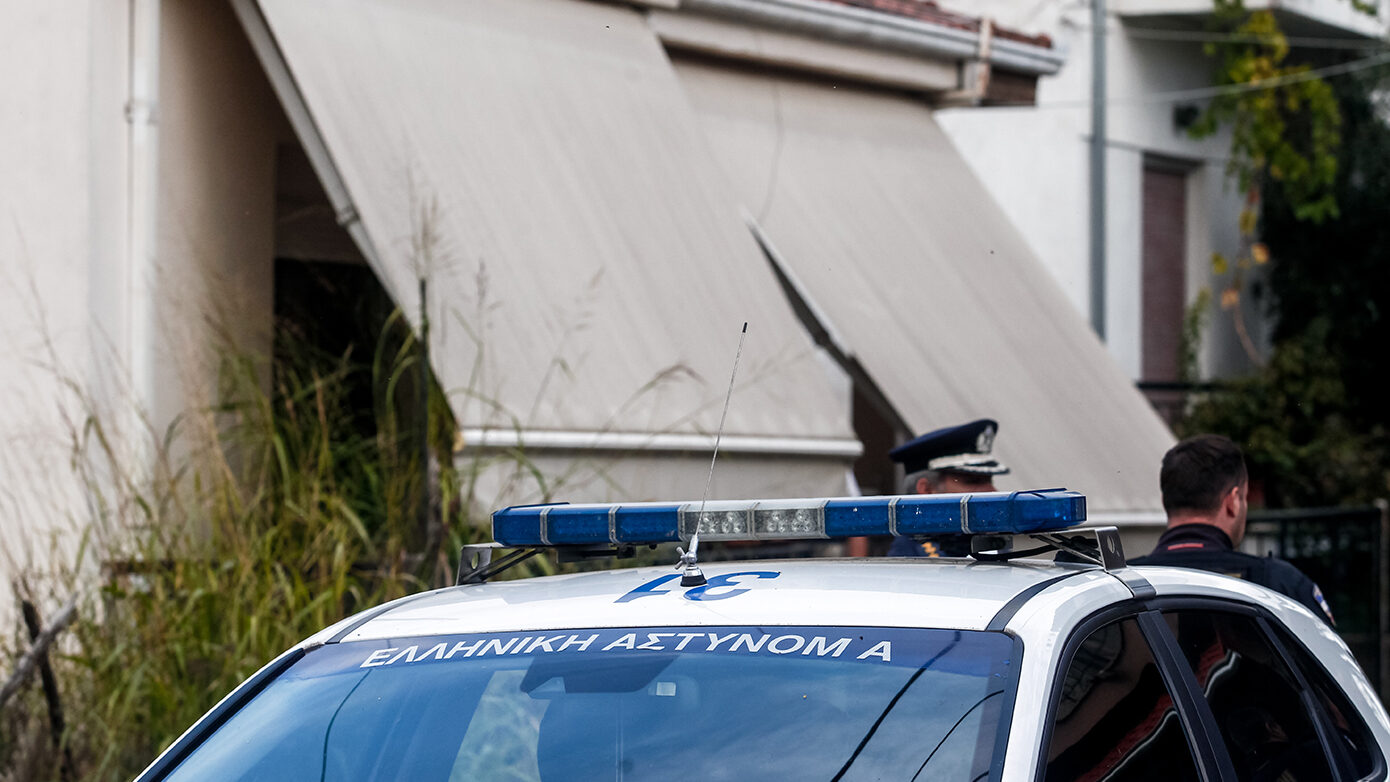 Στον ανακριτή και εισαγγελέα ο 18χρονος που παραδέχθηκε τη δολοφονία της μητέρας του στα Τρίκαλα