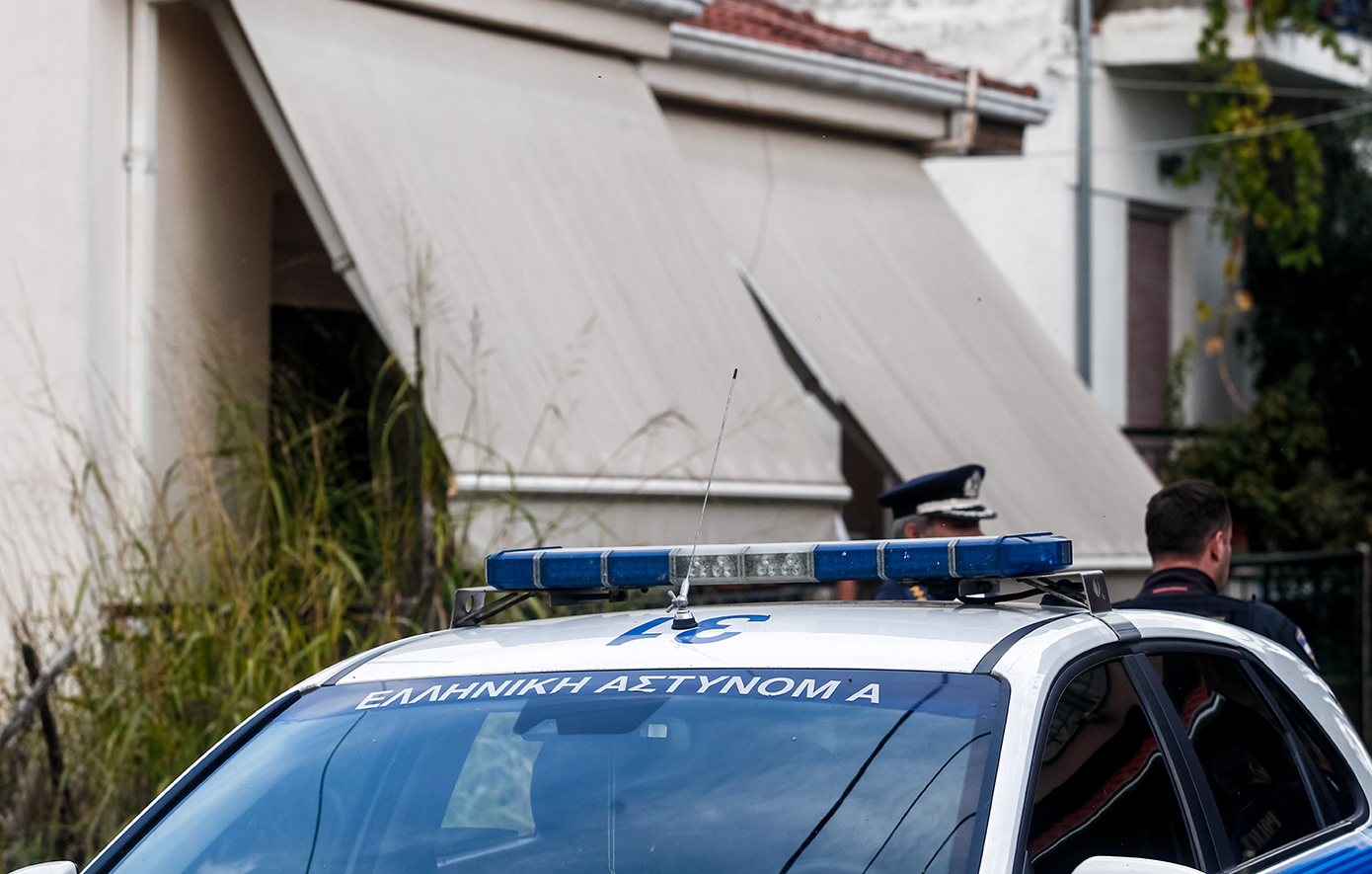 Στον ανακριτή και εισαγγελέα ο 18χρονος που παραδέχθηκε τη δολοφονία της μητέρας του στα Τρίκαλα