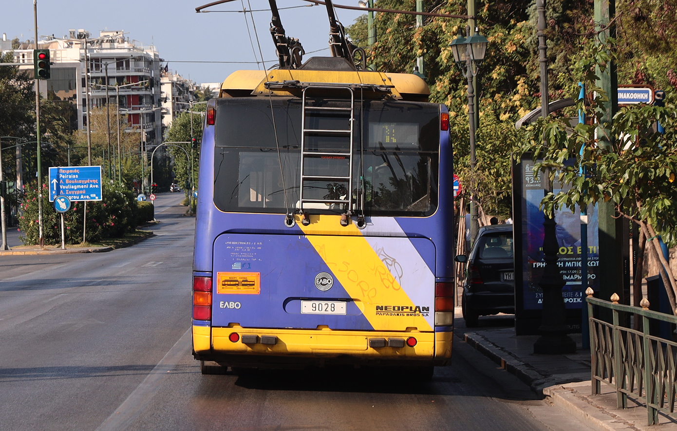 Επιβάτης πιάστηκε στα χέρια με οδηγό τρόλεϊ στη Δραπετσώνα – Το όχημα έπεσε σε κολόνα