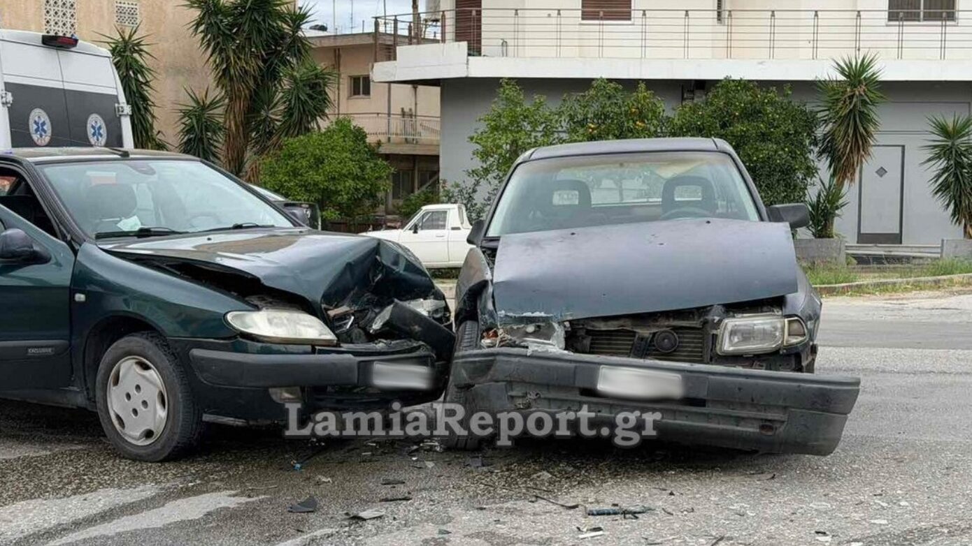 Τροχαίο σε διασταύρωση στη Λαμία – Δύο άτομα στο νοσοκομείο