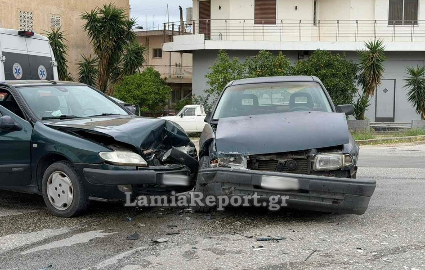 Τροχαίο σε διασταύρωση στη Λαμία – Δύο άτομα στο νοσοκομείο