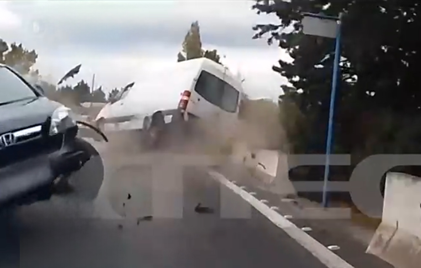 Καρέ-καρέ η σοκαριστική σύγκρουση πέντε οχημάτων στη Θεσσαλονίκη