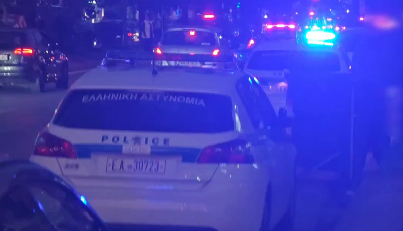 Σοβαρό ατύχημα στη λεωφόρο Μεσογείων – Πολυτελές αυτοκίνητο χτύπησε και τραυμάτισε πεζή