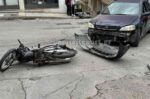 Σοβαρό τροχαίο με μηχανάκι στη Λαμία: Στα Επείγοντα ο οδηγός του δικύκλου