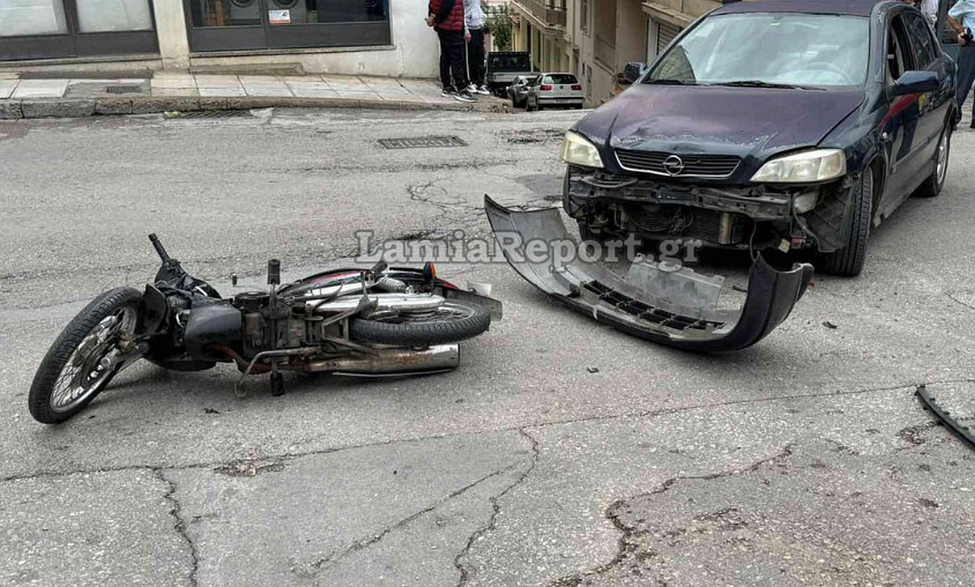 Σοβαρό τροχαίο με μηχανάκι στη Λαμία: Στα Επείγοντα ο οδηγός του δικύκλου