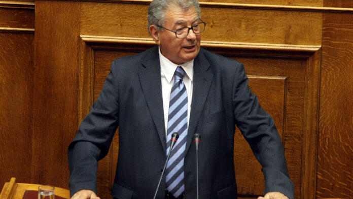 «Είδα τον πατέρα μου με τραύματα άμυνας στα χέρια, ήταν χτυπημένος», κατέθεσε ο γιος του Σήφη Βαλυράκη για τη στιγμή που τον αντίκρισε νεκρό