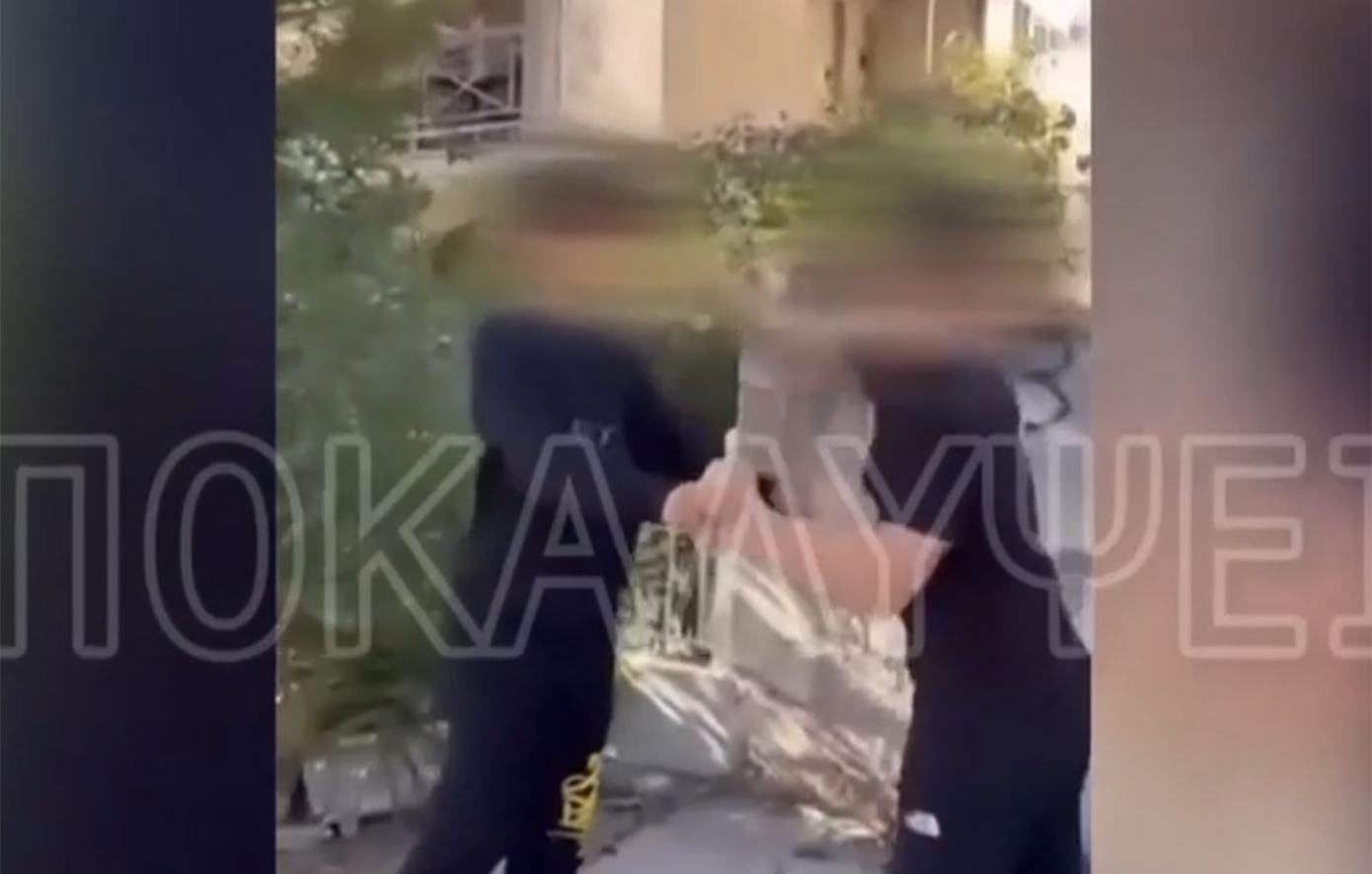 Έφηβος εκβίασε συνομήλικο: Τον ξυλοκόπησε για μη πληρωμή με κοσμήματα – Δείτε βίντεο