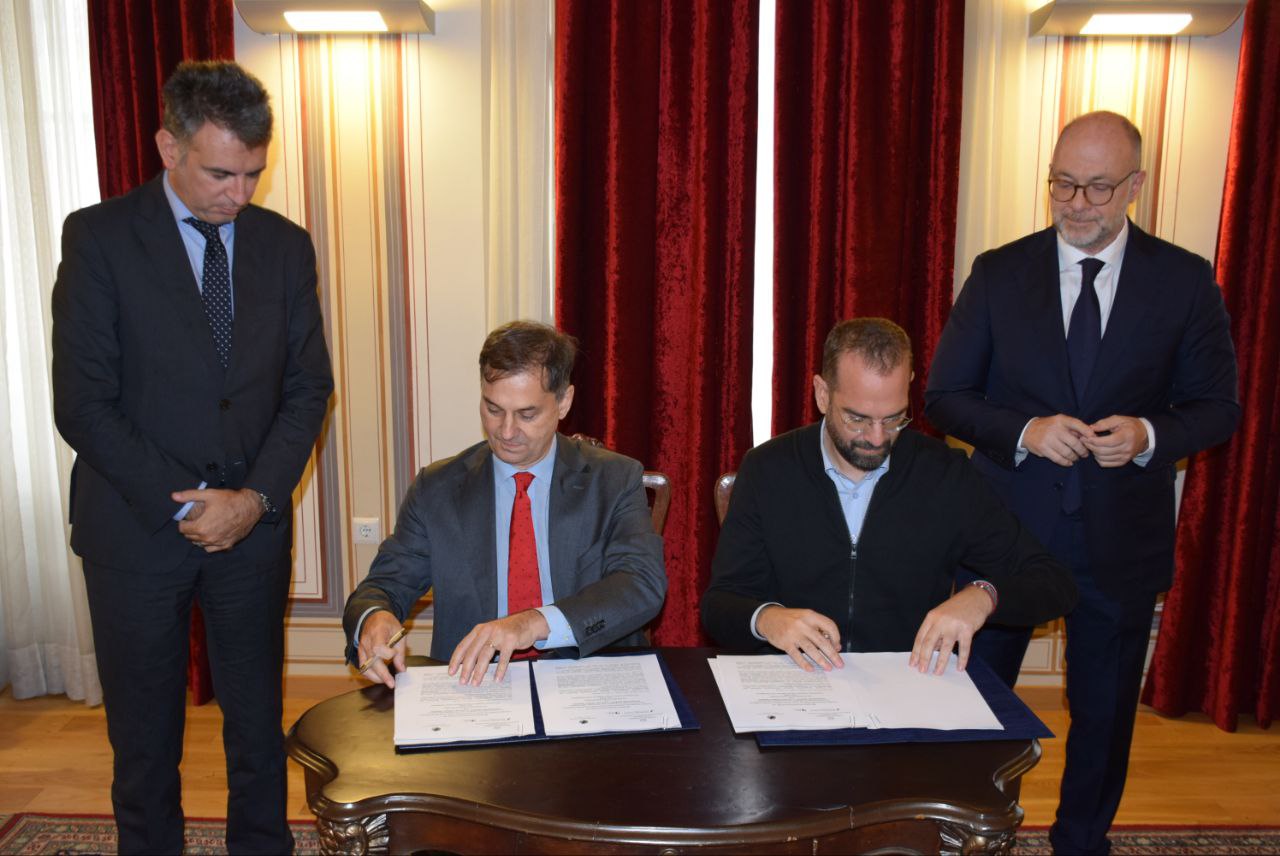 Συμφωνία Συνεργασίας ΠΔΕ με το ΥΠΕΞ για τη δημιουργία Γραφείου Εξωστρέφειας