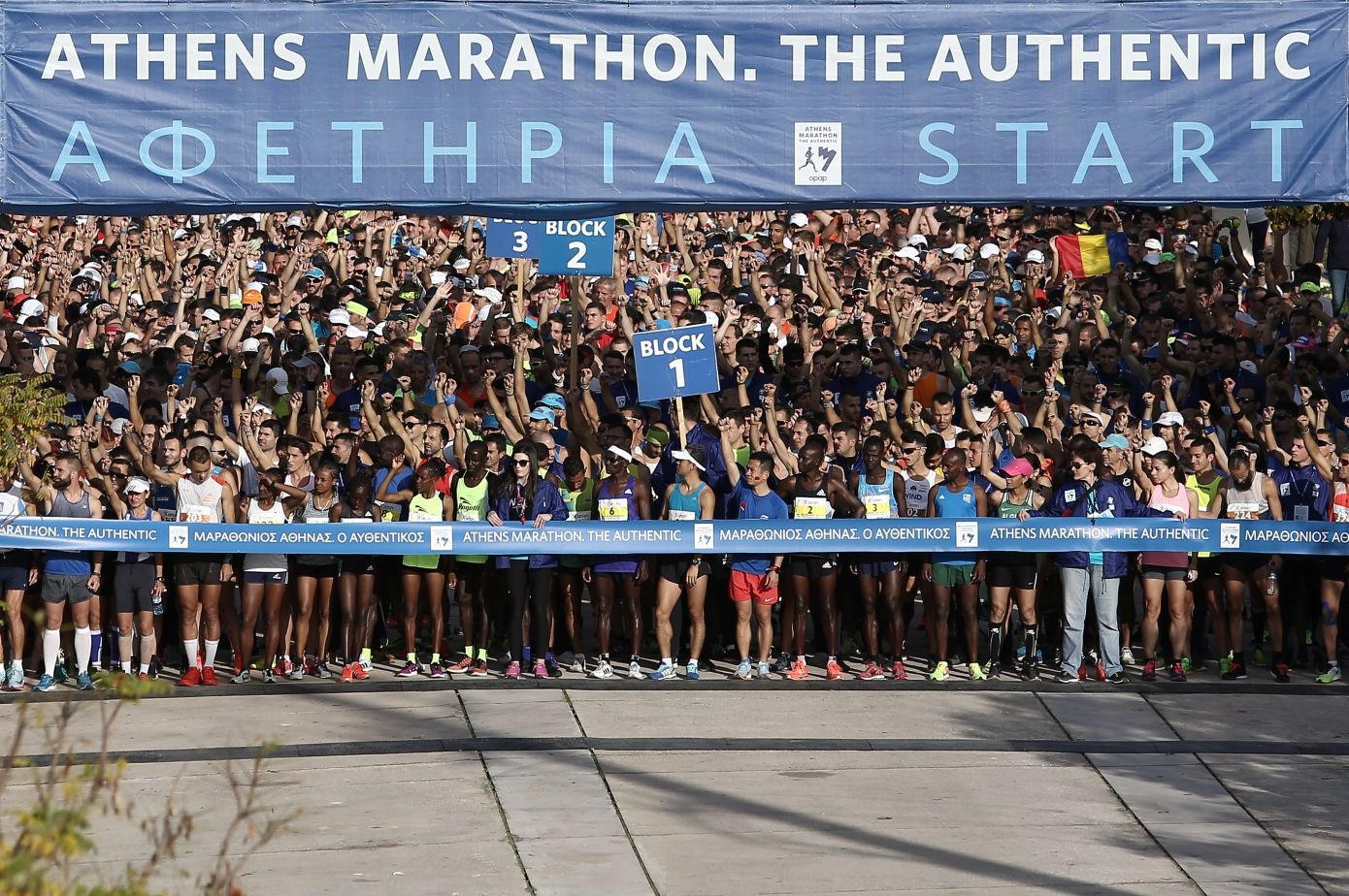 Η Αθήνα ζει στον παλμό του 42ου Αυθεντικού Μαραθωνίου – 24.000 δρομείς στην εκκίνηση – Ποιοι δρόμοι θα κλείσουν, πώς θα λειτουργούν τα ΜΜΜ