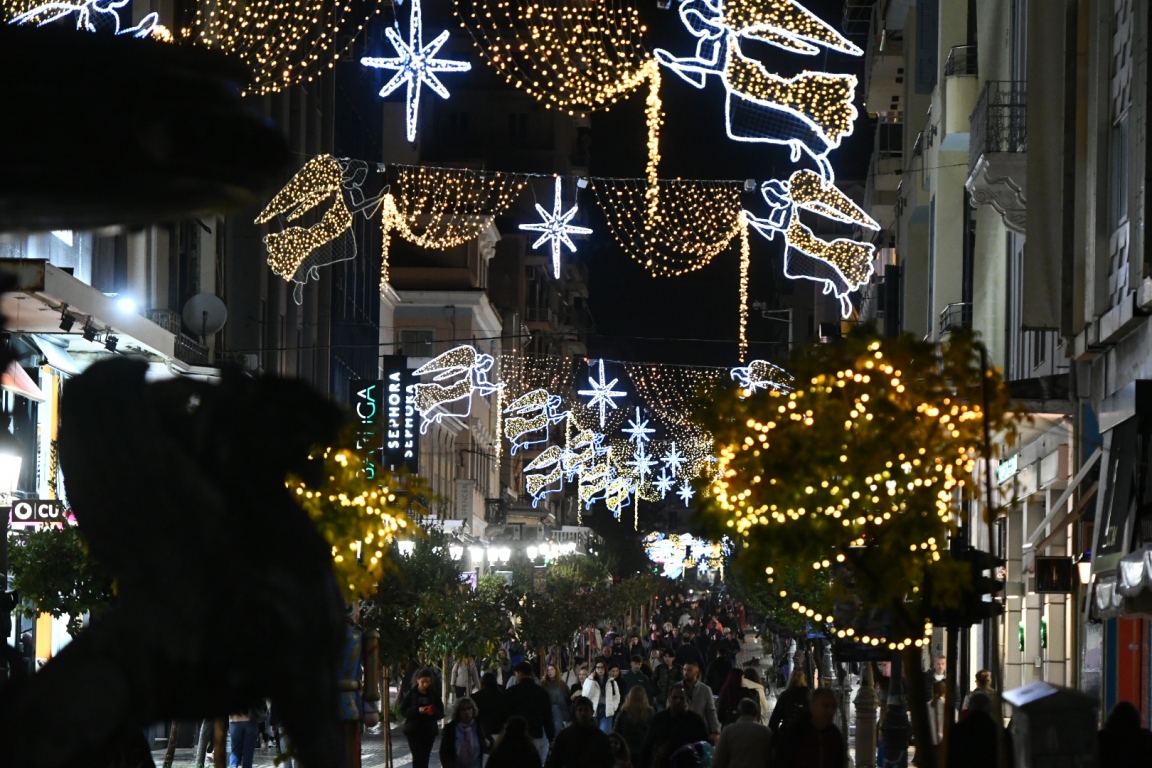 Φωταγωγήθηκε ο Χριστουγεννιάτικος στολισμός της Πάτρας