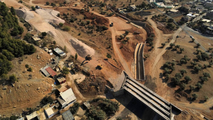 Επενδυτική ώθηση 16,2 δισ. ευρώ μέχρι το 2030: Ανανεωμένο Εθνικό Πρόγραμμα Ανάπτυξης με προτεραιότητα σε υποδομές, πράσινη και ψηφιακή μετάβαση