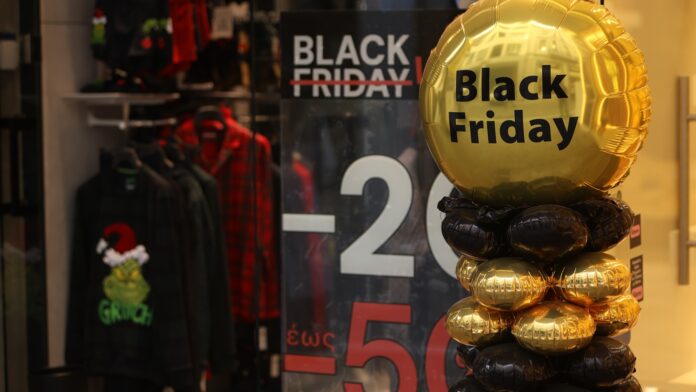 Black Friday – Cyber Monday: Το κορυφαίο εκπτωτικό γεγονός της χρονιάς ξεκινά – Ανοιχτά τα καταστήματα και Κυριακή