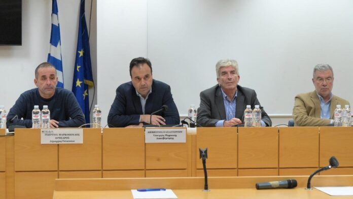 Σύσκεψη ΠΕΔΑ με τον Υπουργό Ψηφιακής Διακυβέρνησης για τις ζημιές στους δρόμους