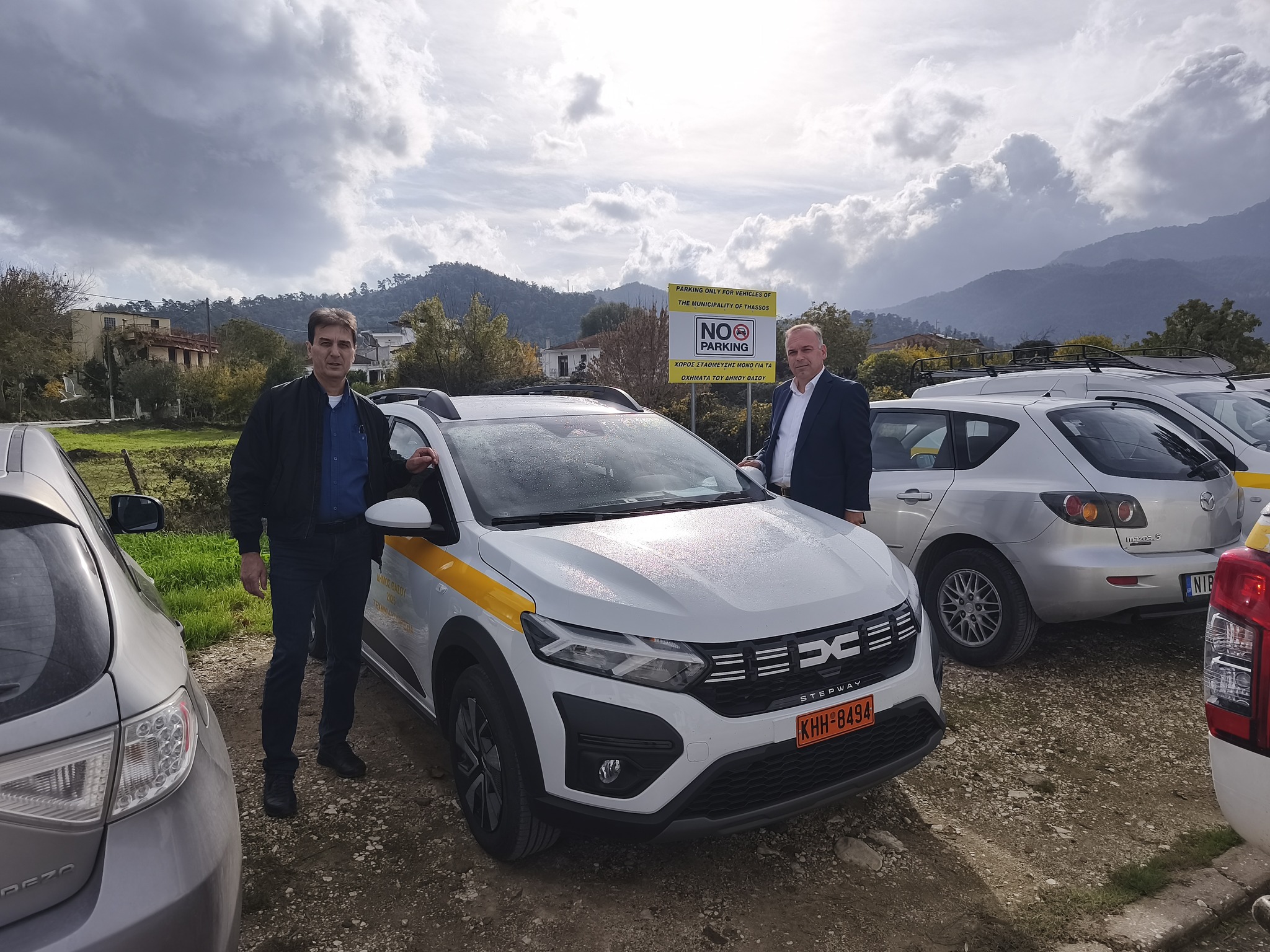 Περιφέρεια Αττικής παραλαβή νέου αυτοκινήτου «Dacia Sandero» από το Δήμο Θάσου