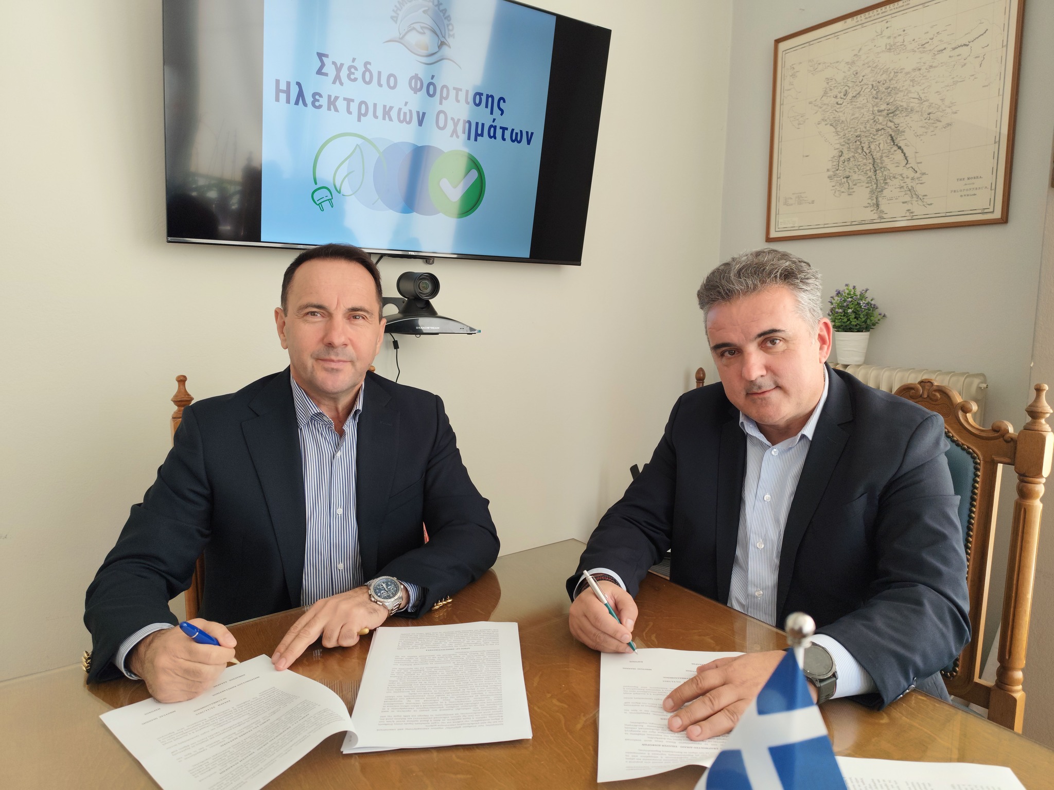 Δήμος Ζαχάρως – Υπογράφηκε η συμφωνία για 13 σταθμούς φόρτισης ηλεκτρικών οχημάτων.