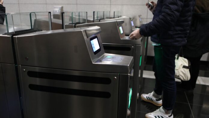Μετακινήσεις μέσω κινητού από το Σάββατο: Πώς θα δουλεύει το καινοτόμο σύστημα ATH.ENA GO στις αστικές συγκοινωνίες