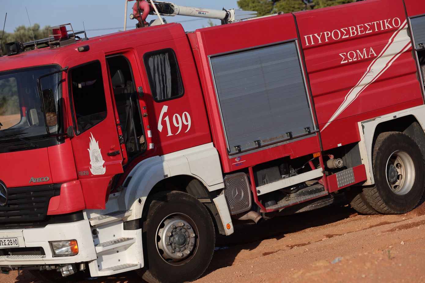 Πυρκαγιά σε διαμέρισμα τρίτου ορόφου στην Πυλαία – 15 πυροσβέστες επί τόπου