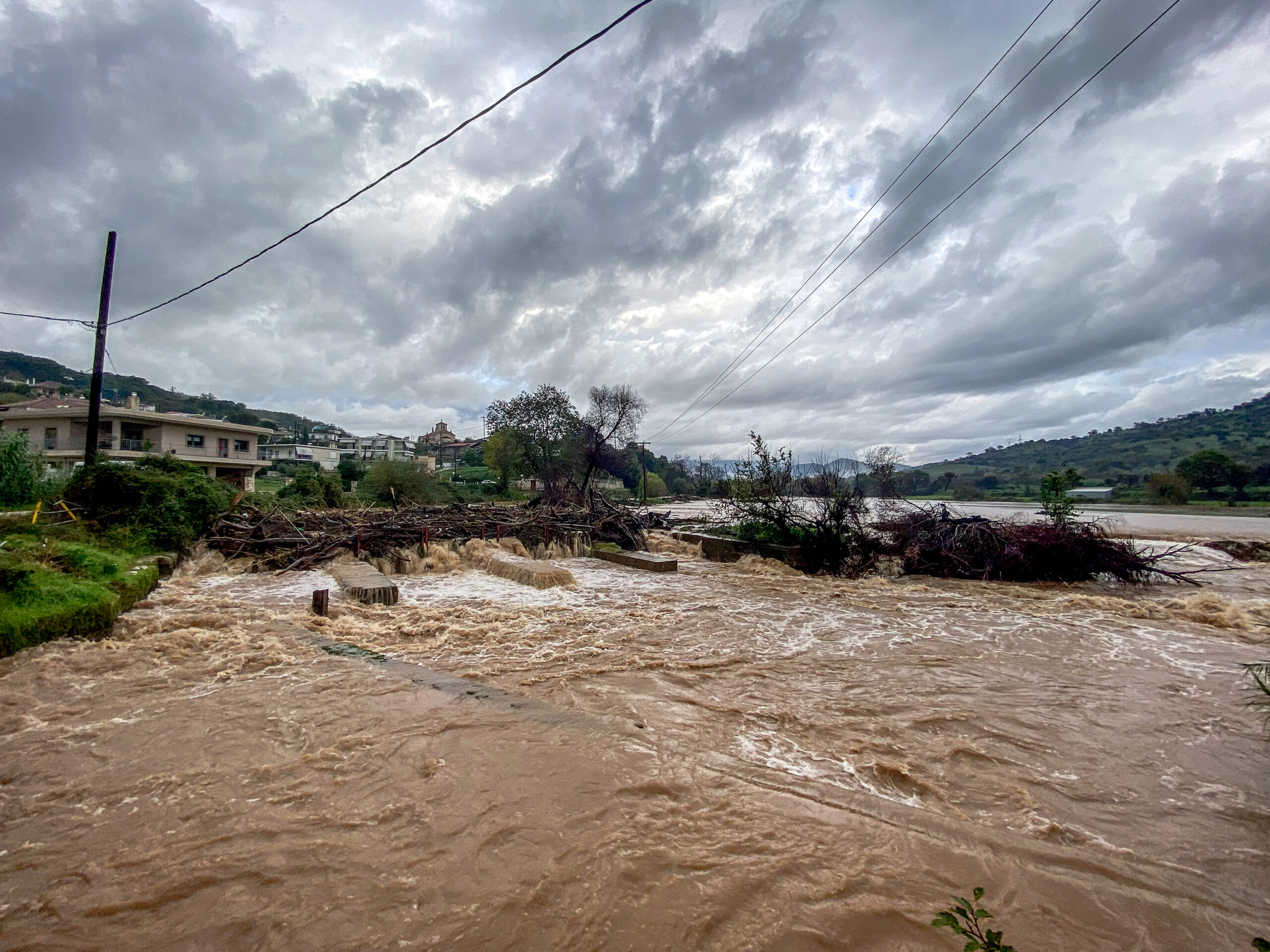 Meteo: Ισχυρές βροχοπτώσεις σε όλη την επικράτεια από Τετάρτη έως Παρασκευή – Πάνω από 200 χιλιοστά στα Τζουμέρκα