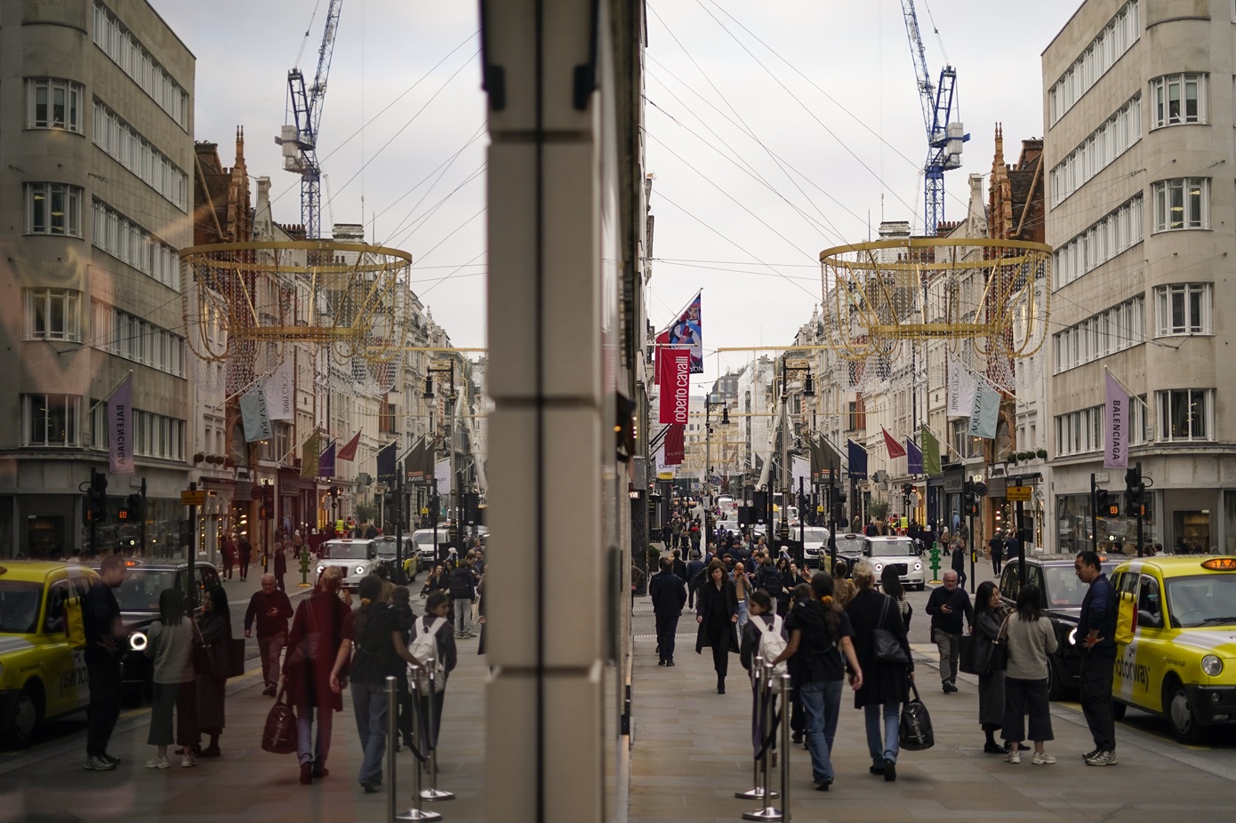 Η New Bond Street στο Λονδίνο, ο ακριβότερος δρόμος στον κόσμο – Η οδός Ερμού αυξάνει συνεχώς την εμπορική της ισχύ