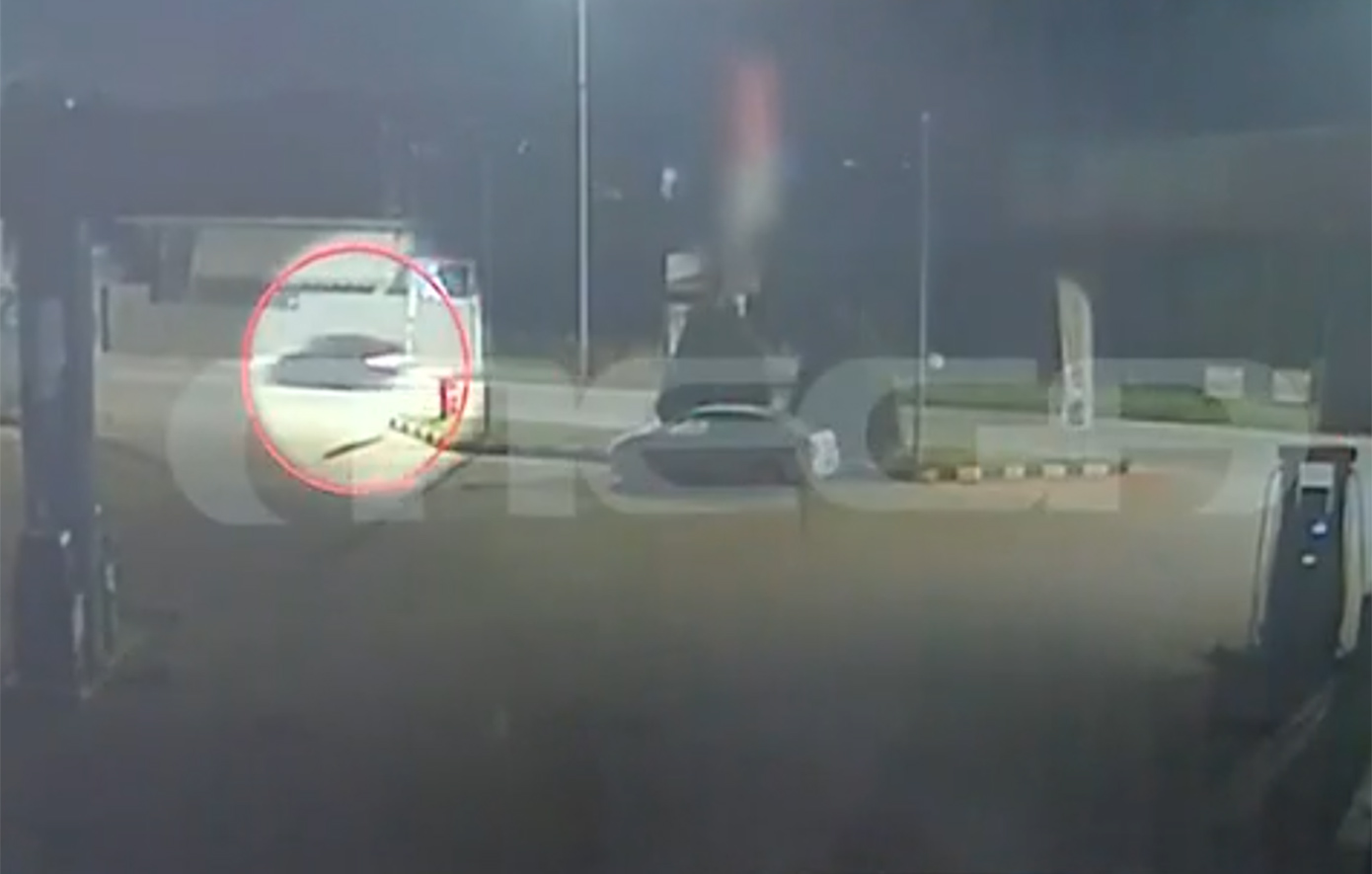 Έγκλημα στη Σαλαμίνα: Βίντεο δείχνει τη νύφη της 75χρονης να αποχωρεί με το αυτοκίνητο μετά τη δολοφονία